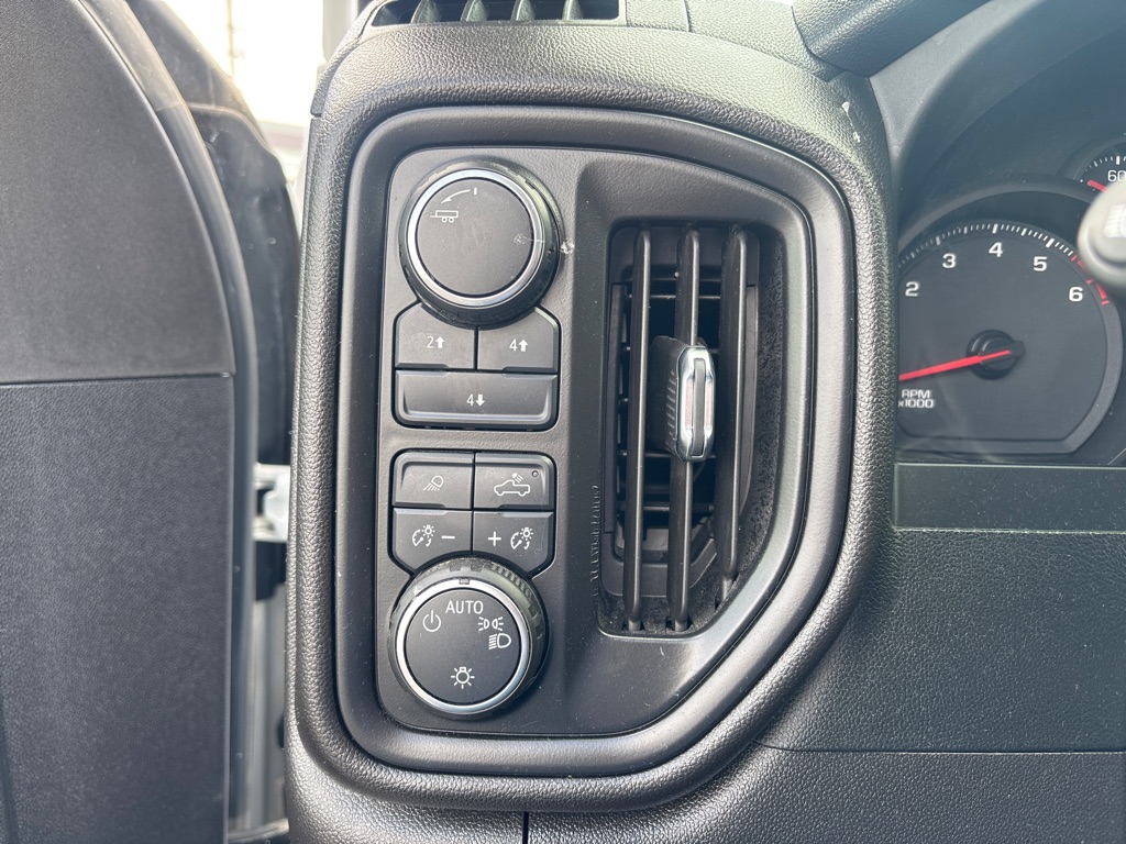 Photo 13 of this CHEVROLET SILVERADO 2500