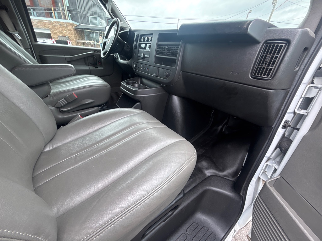 Photo 17 of this CHEVROLET EXPRESS G2500