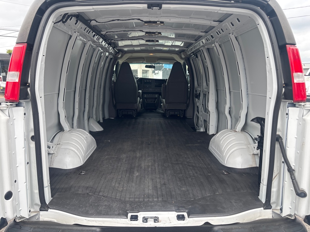 Photo 19 of this CHEVROLET EXPRESS G2500