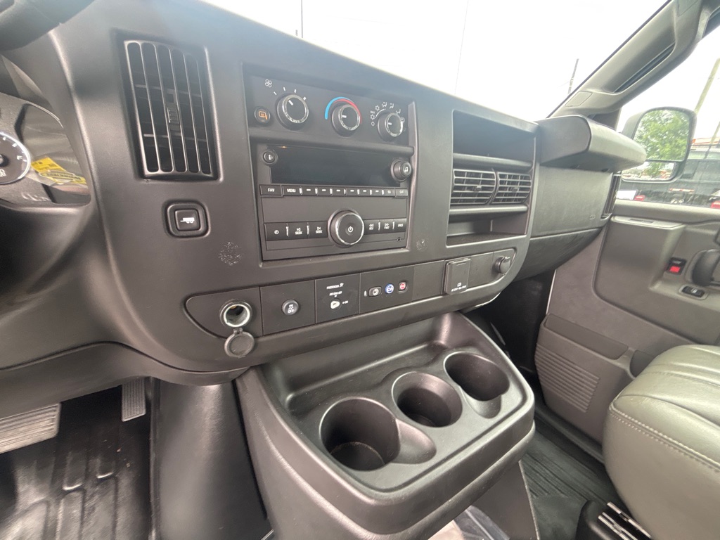 Photo 14 of this CHEVROLET EXPRESS G2500