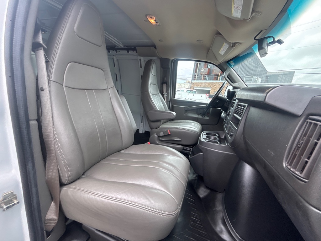 Photo 18 of this CHEVROLET EXPRESS G2500