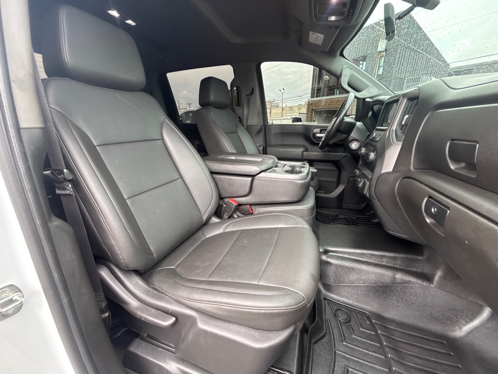 Photo 18 of this CHEVROLET SILVERADO 3500