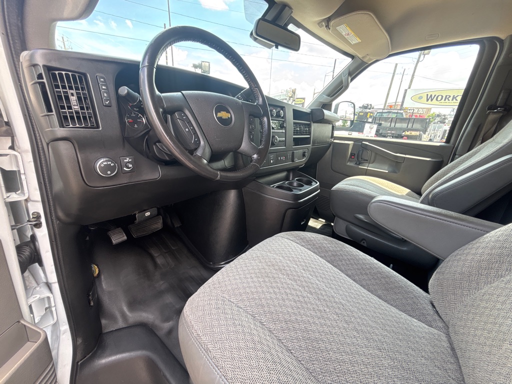 Photo 15 of this CHEVROLET EXPRESS G2500