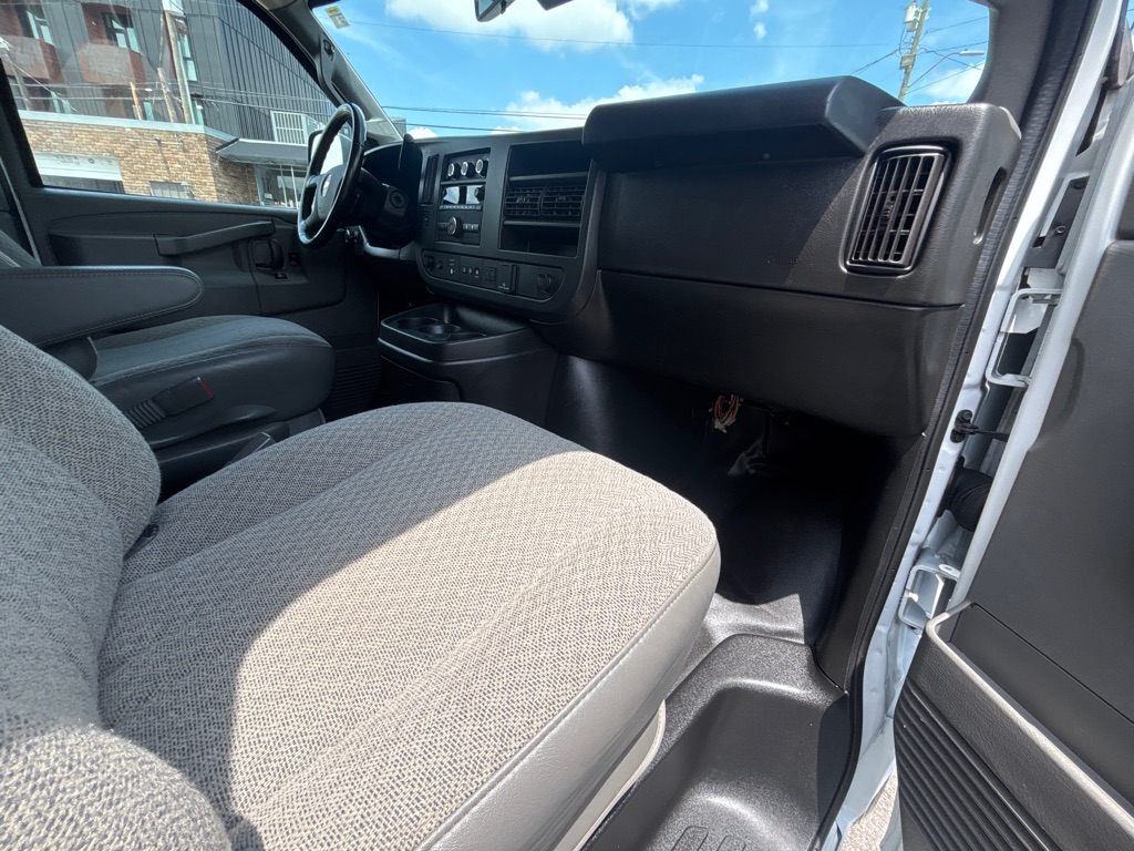 Photo 23 of this CHEVROLET EXPRESS G2500