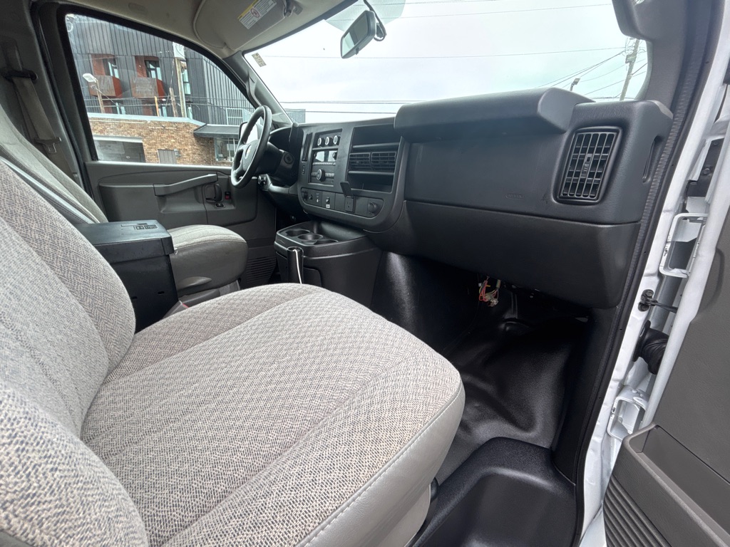 Photo 16 of this CHEVROLET EXPRESS G2500