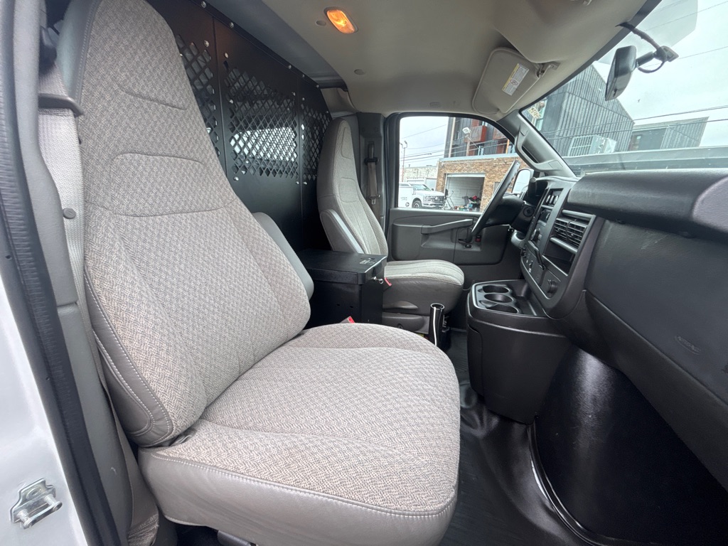 Photo 17 of this CHEVROLET EXPRESS G2500