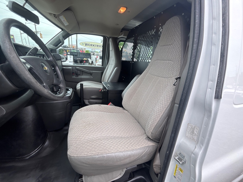 Photo 15 of this CHEVROLET EXPRESS G2500