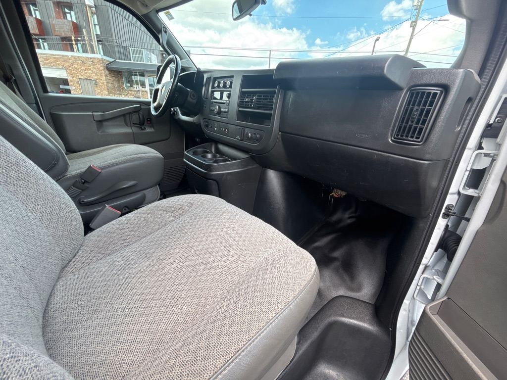 Photo 16 of this CHEVROLET EXPRESS G2500