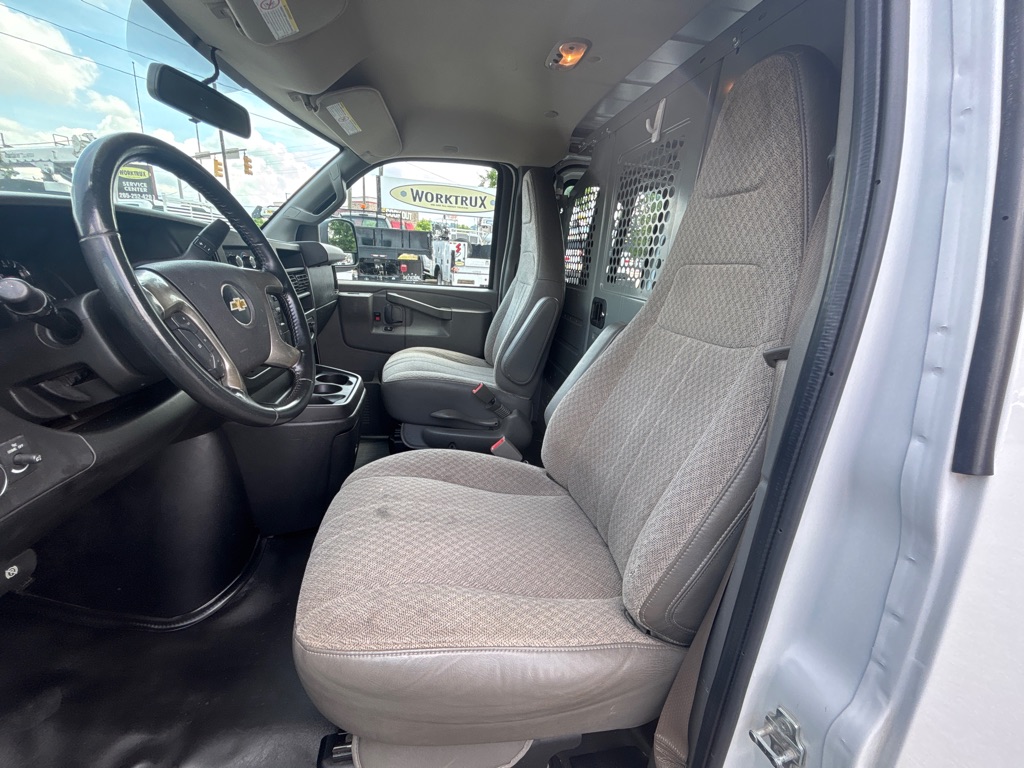 Photo 15 of this CHEVROLET EXPRESS G2500