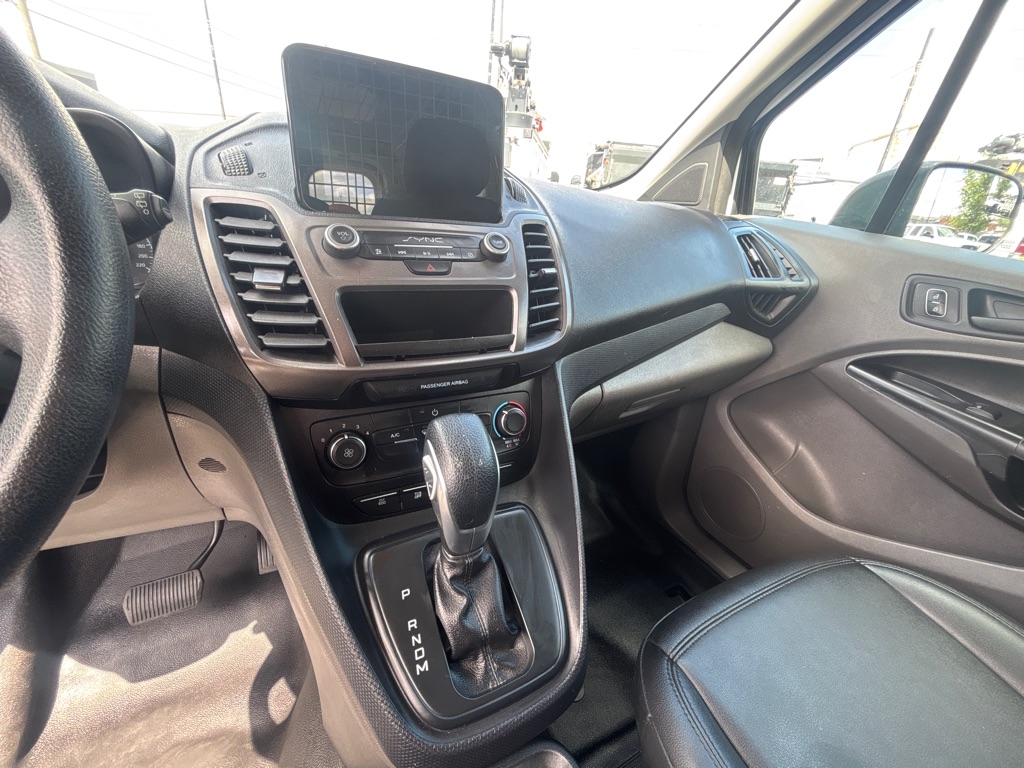 Photo 13 of this FORD TRANSIT CONNECT