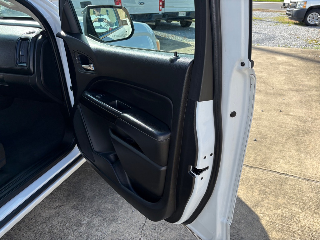 Photo 15 of this GMC CANYON