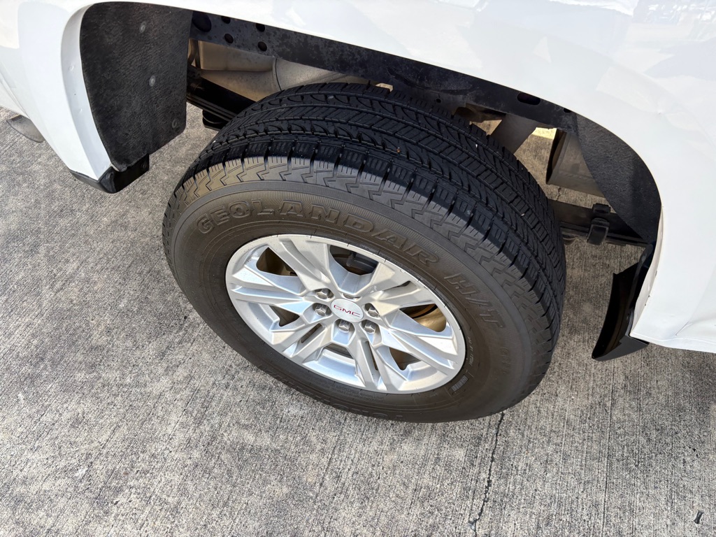 Photo 19 of this GMC CANYON