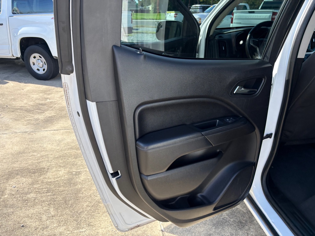 Photo 11 of this GMC CANYON