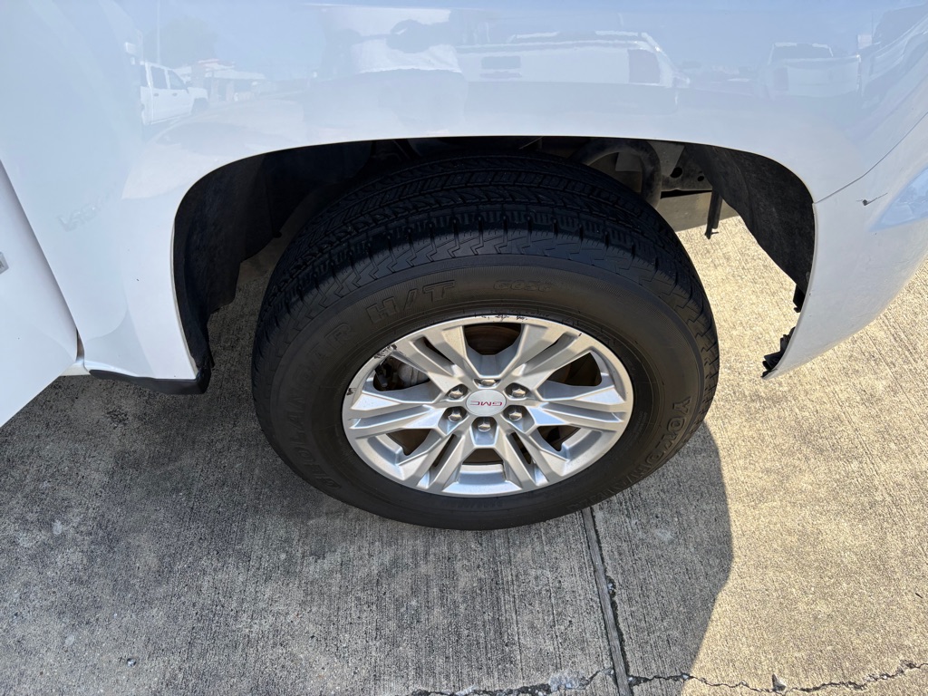 Photo 18 of this GMC CANYON