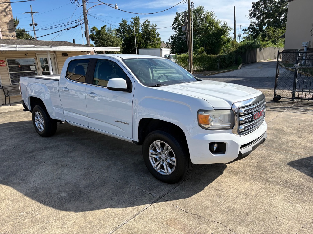 Photo 2 of this GMC CANYON