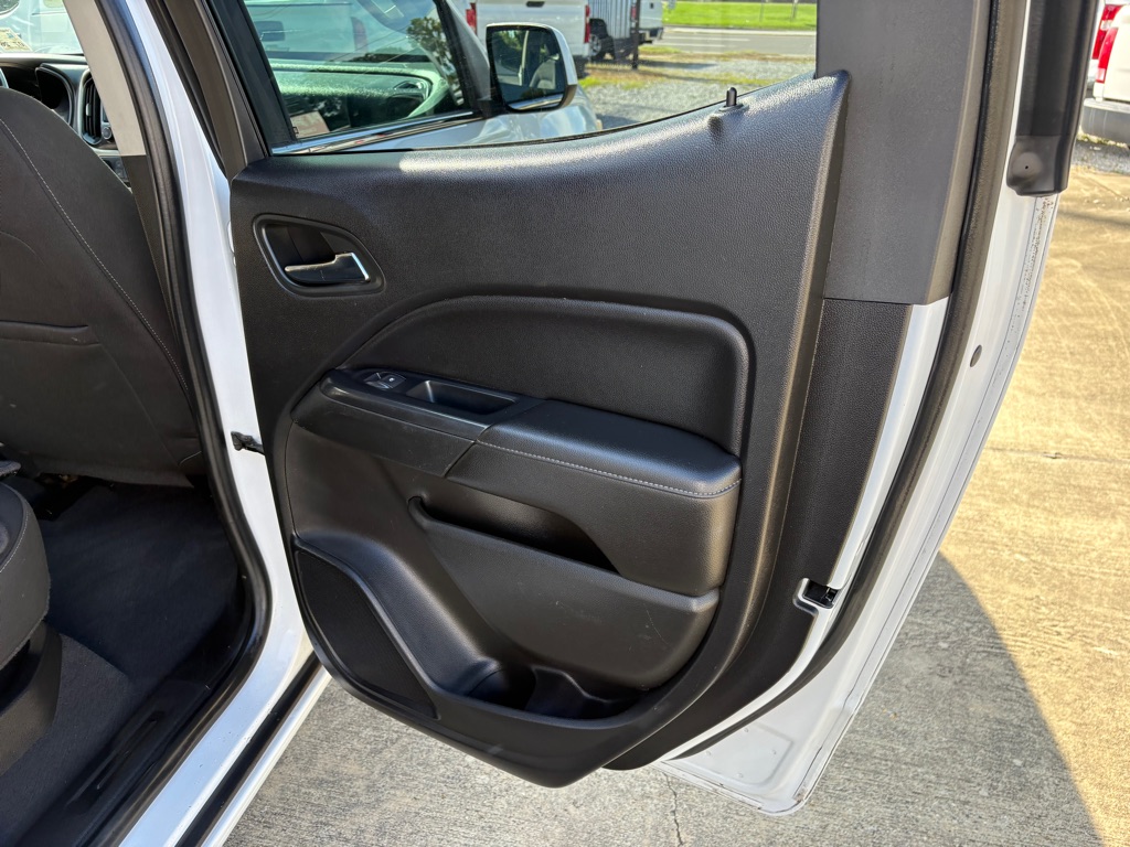 Photo 13 of this GMC CANYON