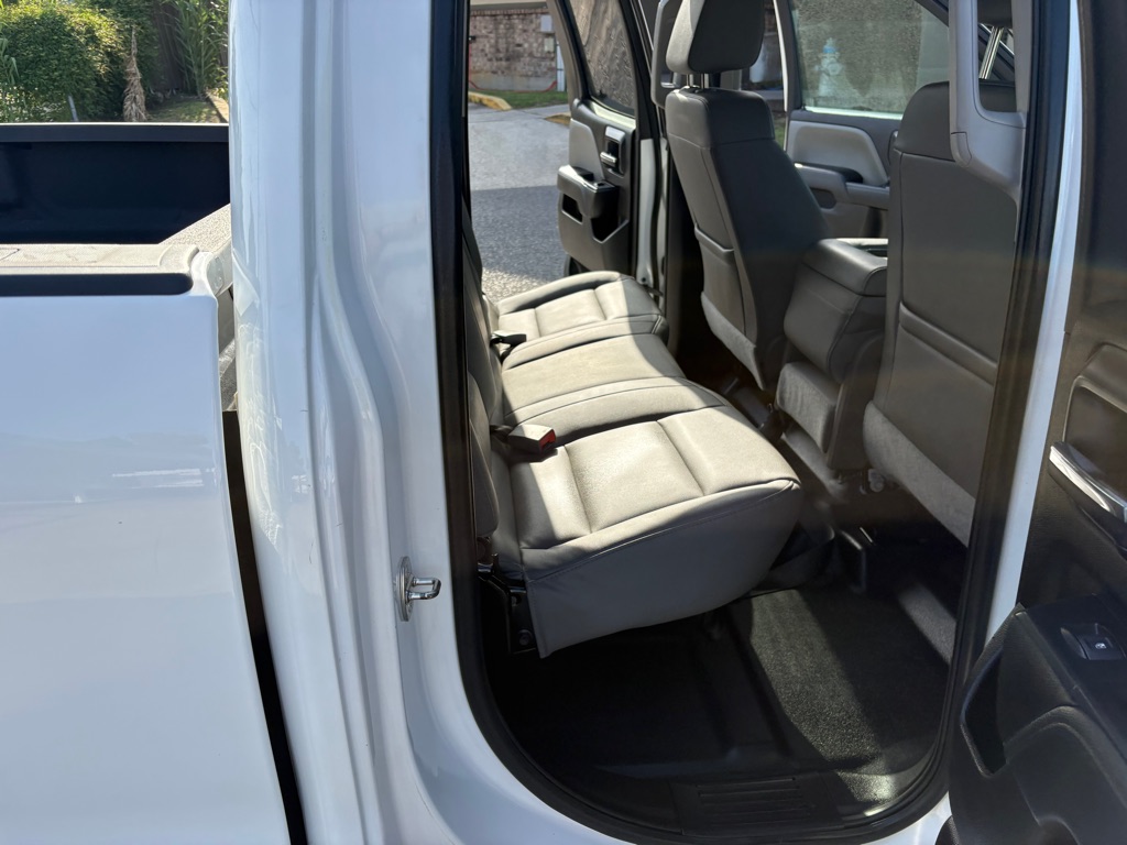 Photo 15 of this CHEVROLET SILVERADO LD 15