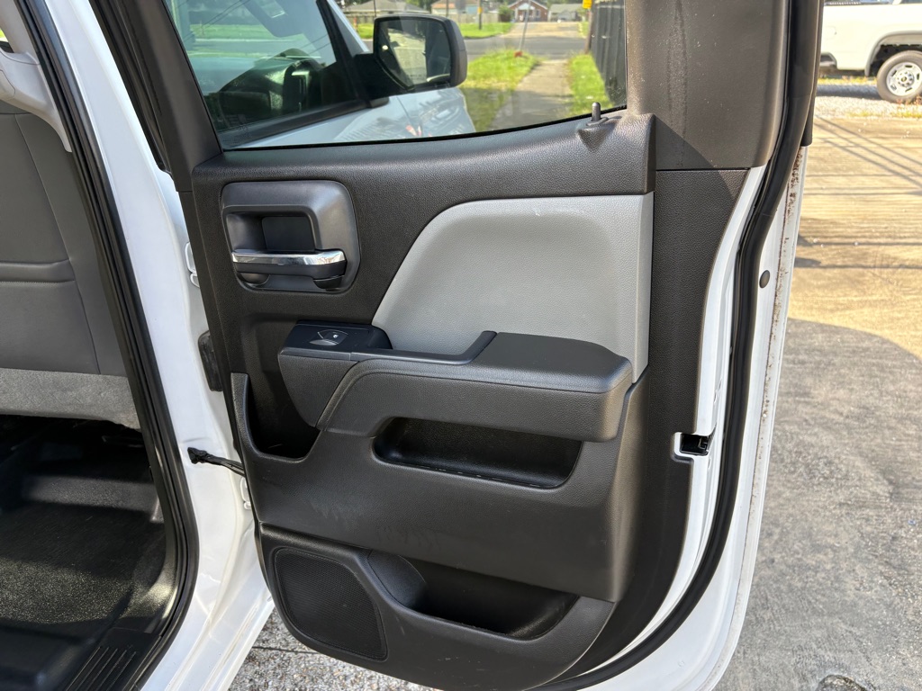 Photo 14 of this CHEVROLET SILVERADO LD 15