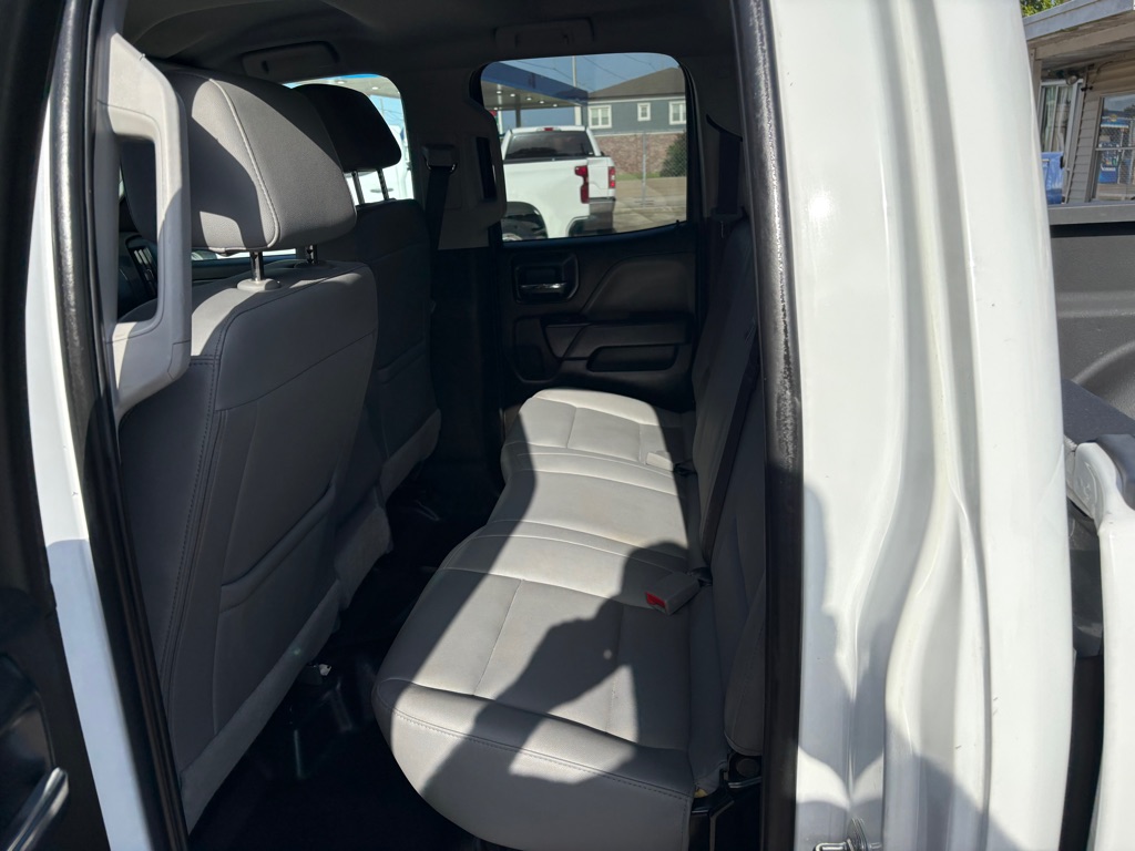 Photo 13 of this CHEVROLET SILVERADO LD 15