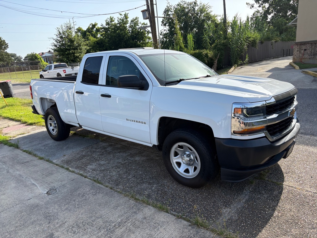 Photo 2 of this CHEVROLET SILVERADO LD 15