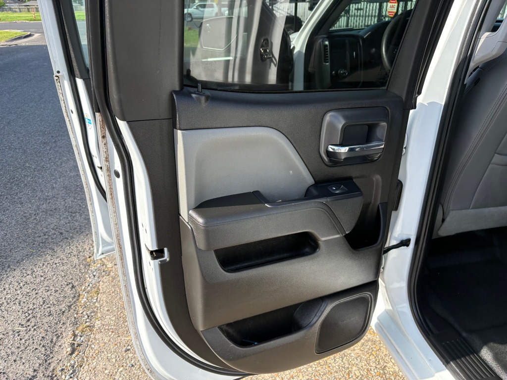 Photo 11 of this CHEVROLET SILVERADO LD 15