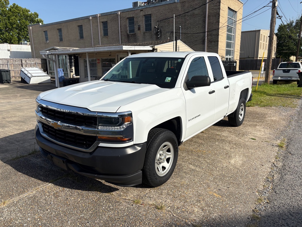 Photo 4 of this CHEVROLET SILVERADO LD 15