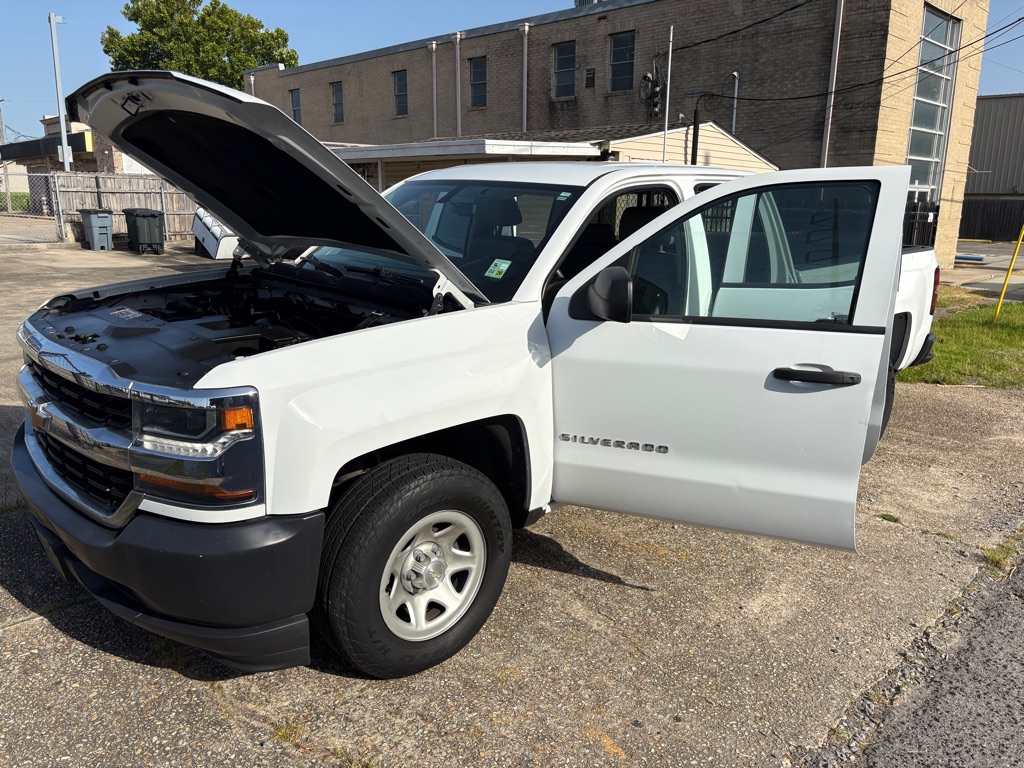 Photo 26 of this CHEVROLET SILVERADO LD 15