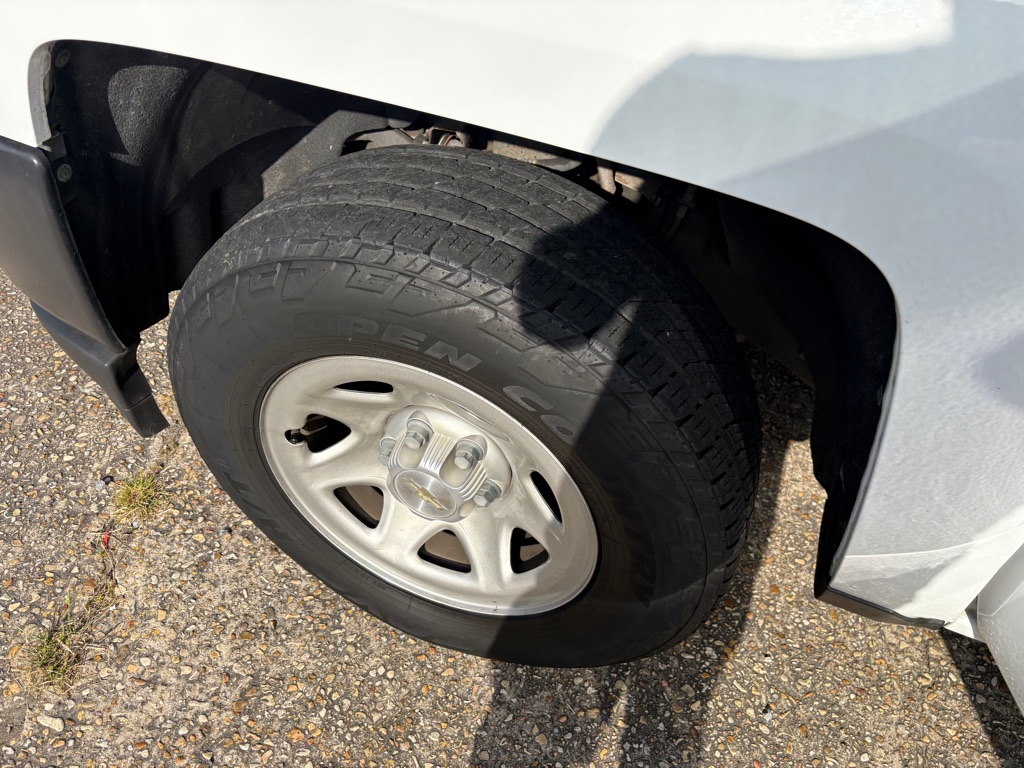 Photo 22 of this CHEVROLET SILVERADO LD 15