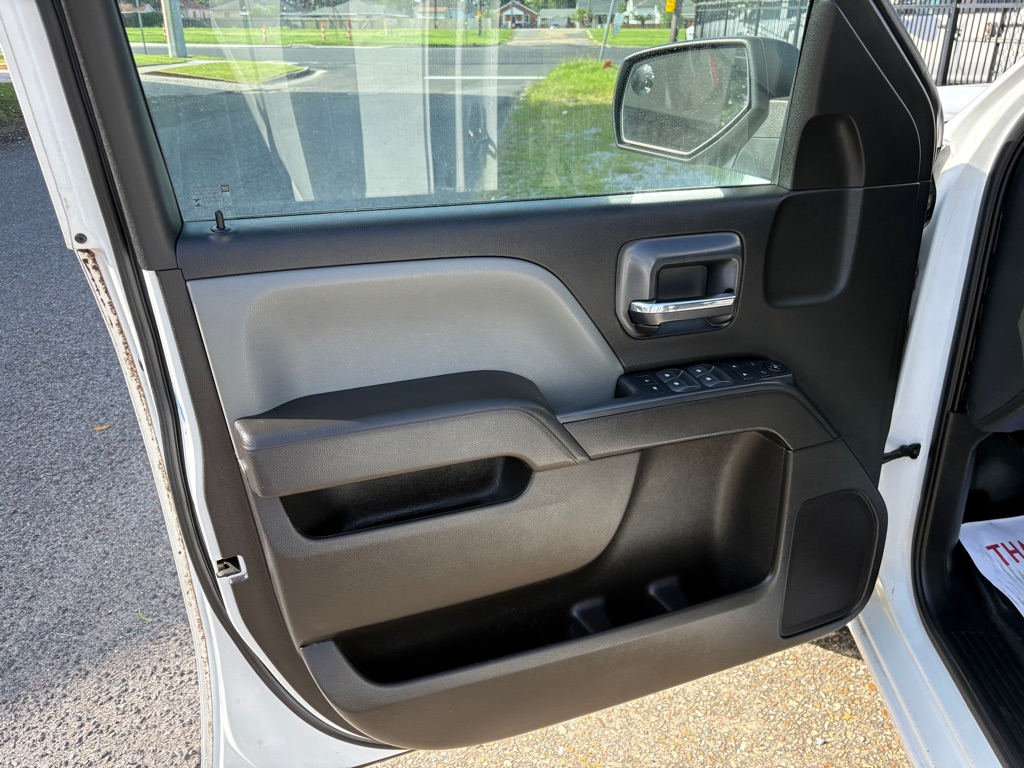 Photo 9 of this CHEVROLET SILVERADO LD 15
