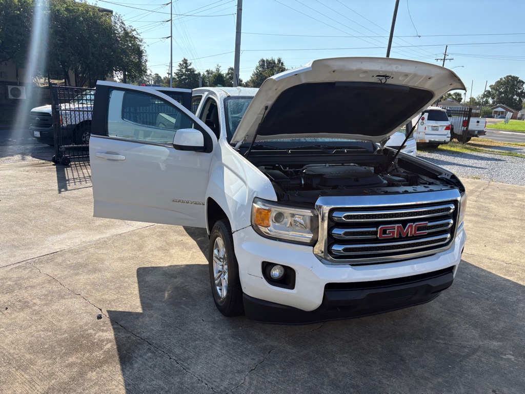 Photo 26 of this GMC CANYON