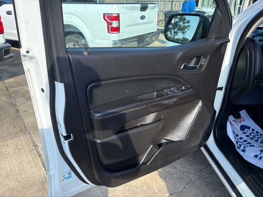 Photo 9 of this GMC CANYON