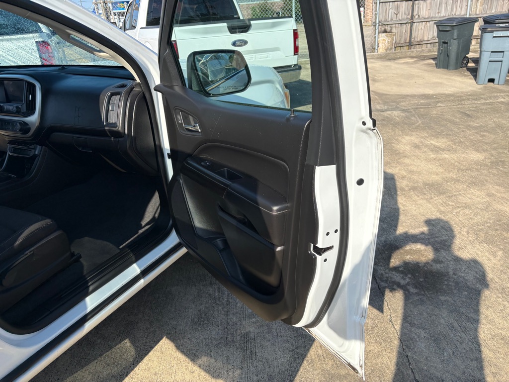 Photo 15 of this GMC CANYON
