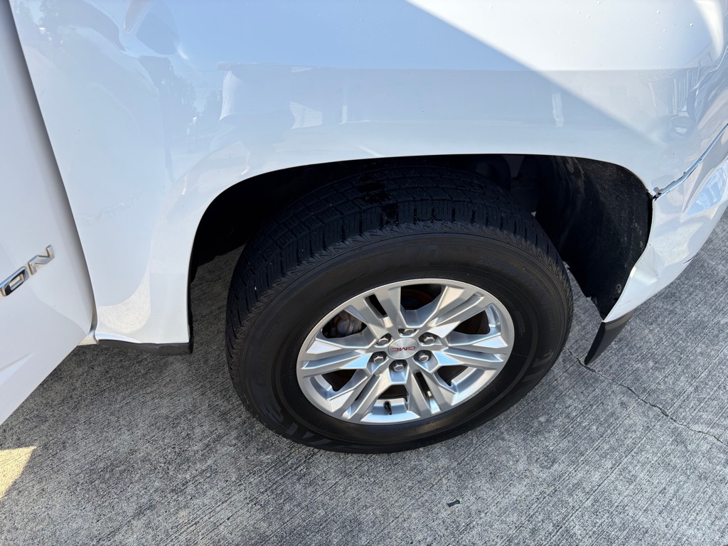 Photo 18 of this GMC CANYON
