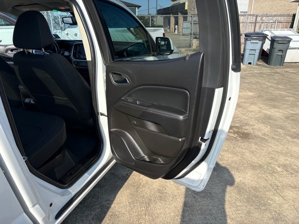 Photo 13 of this GMC CANYON