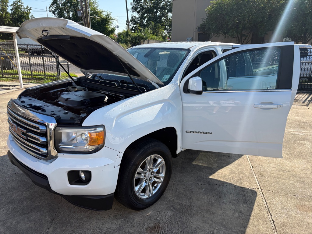 Photo 25 of this GMC CANYON