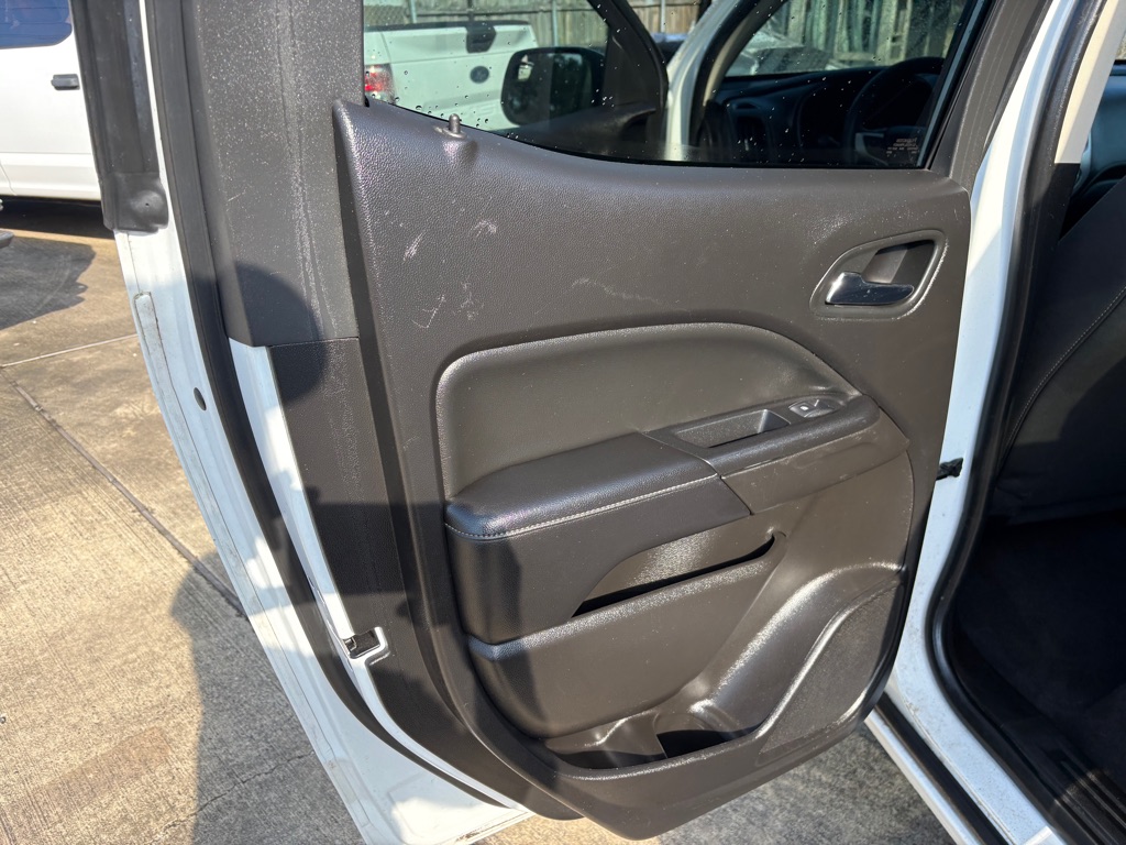 Photo 11 of this GMC CANYON