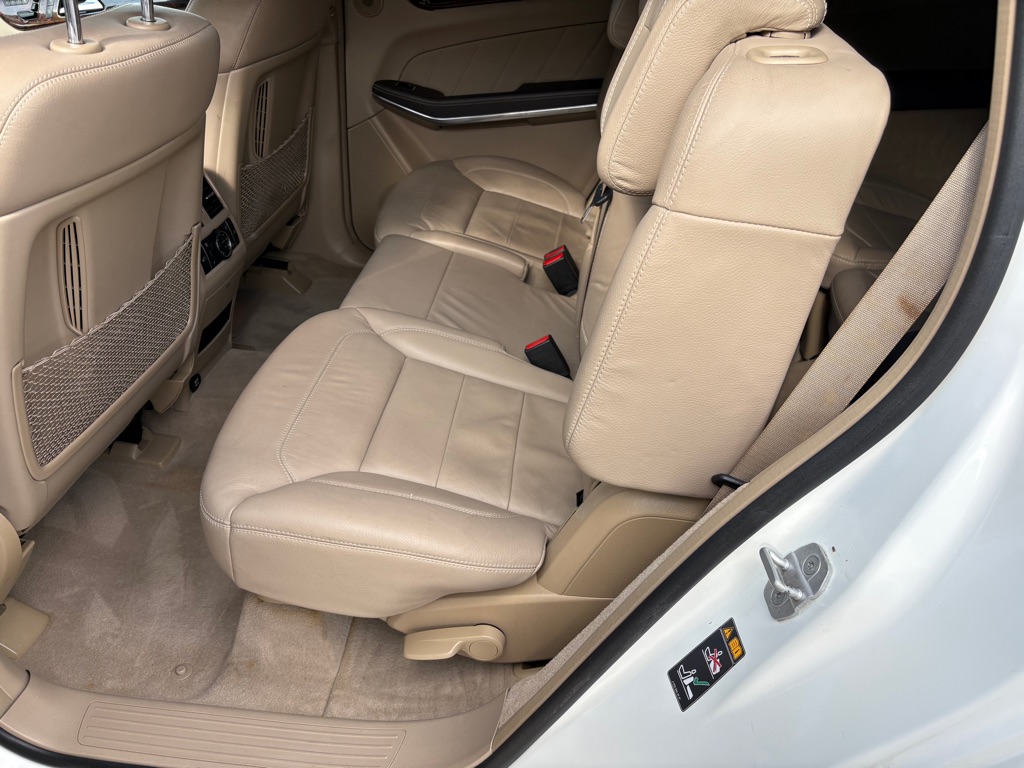 Photo 12 of this MERCEDES-BENZ GL