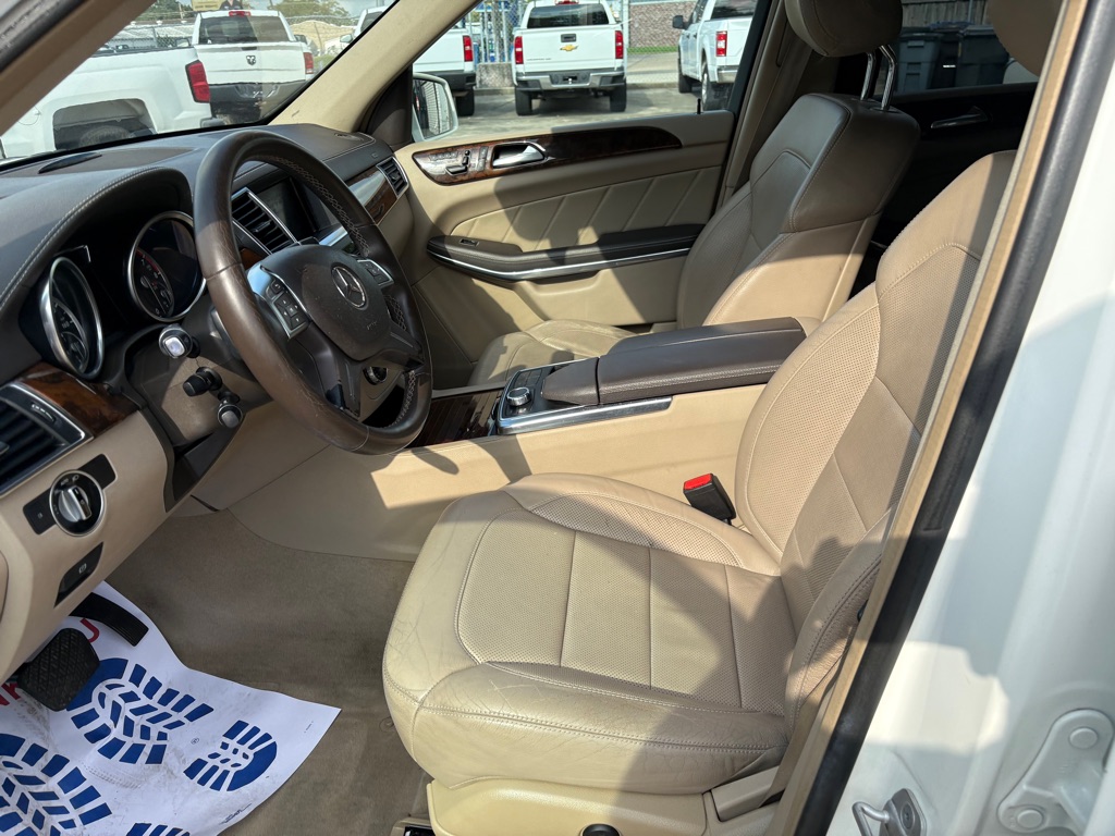 Photo 10 of this MERCEDES-BENZ GL