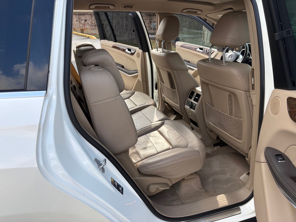 Photo 15 of this MERCEDES-BENZ GL