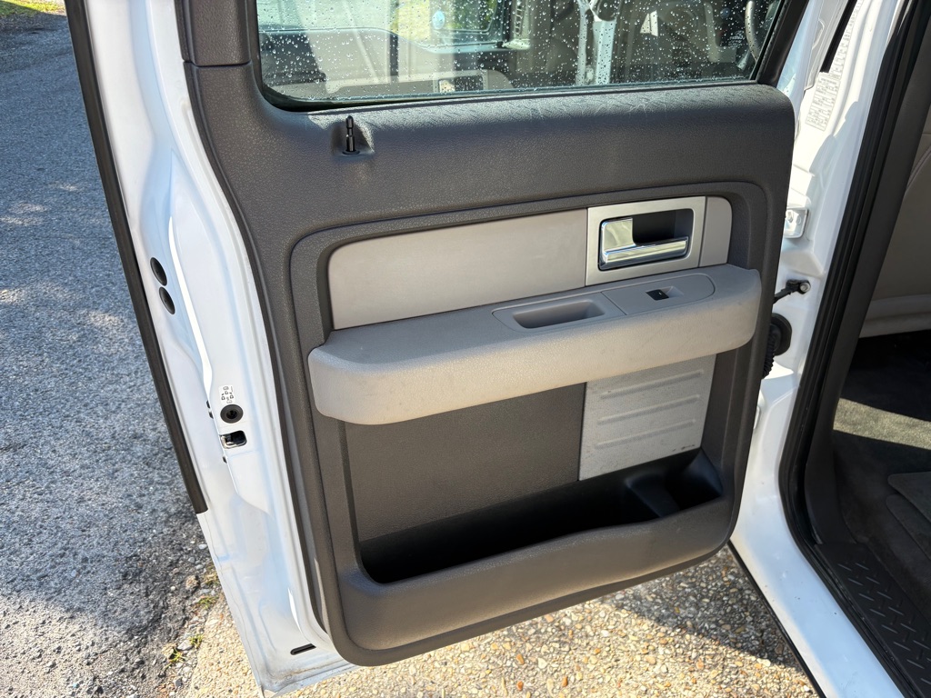 Photo 11 of this FORD F150