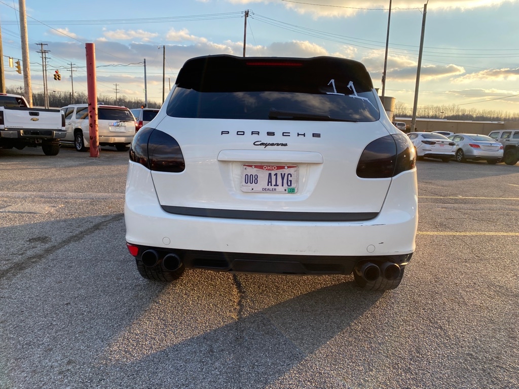 Photo 6 of this PORSCHE CAYENNE