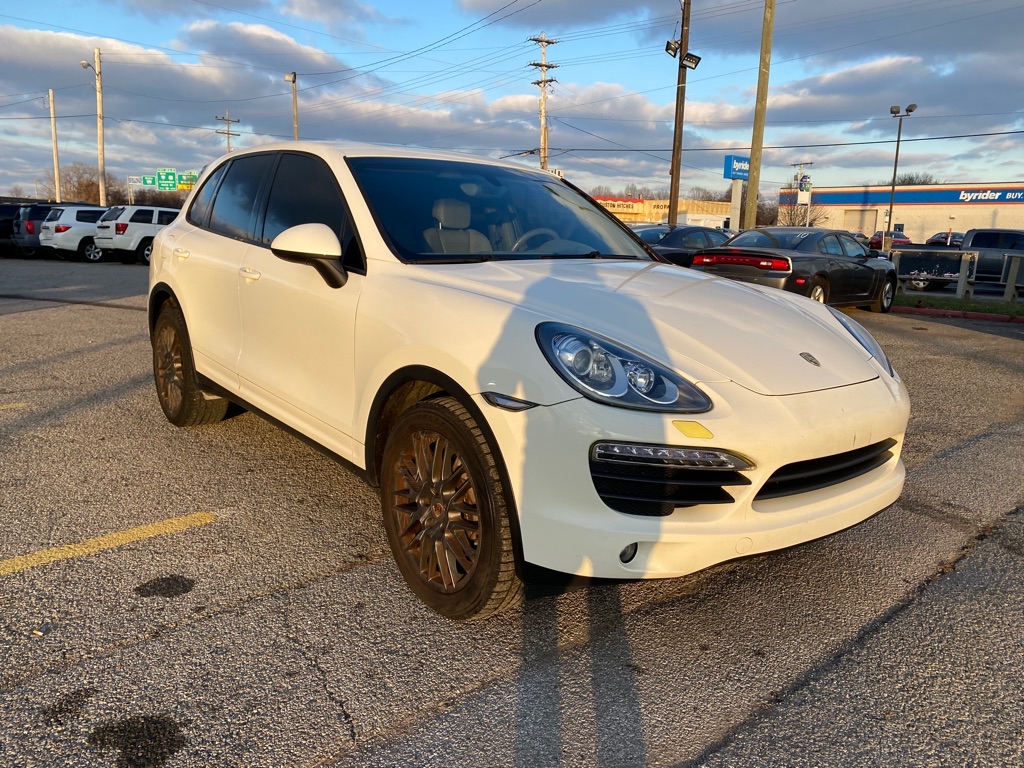 Photo 2 of this PORSCHE CAYENNE