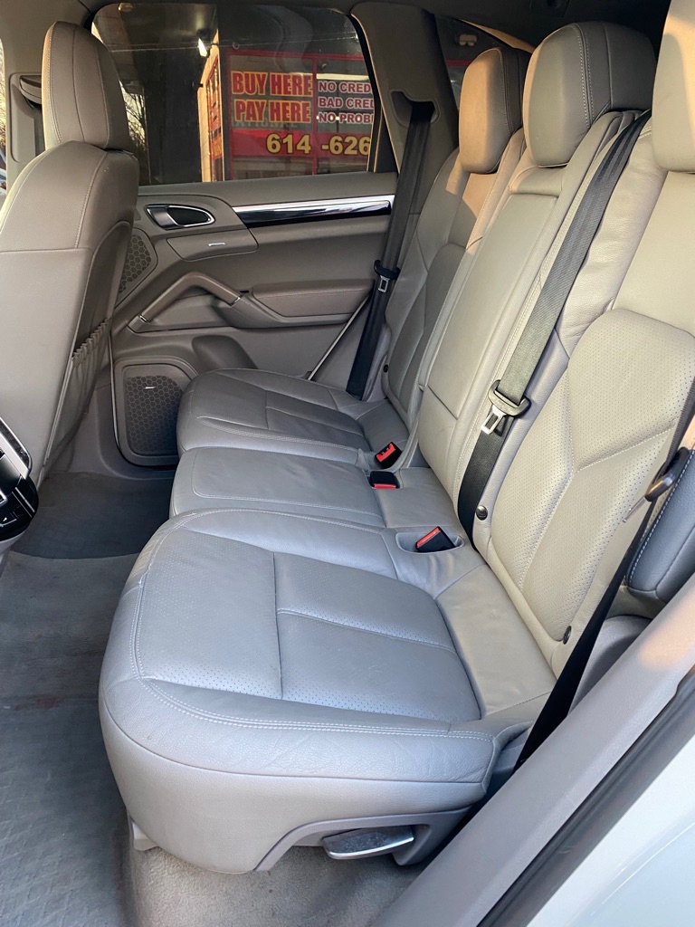 Photo 8 of this PORSCHE CAYENNE