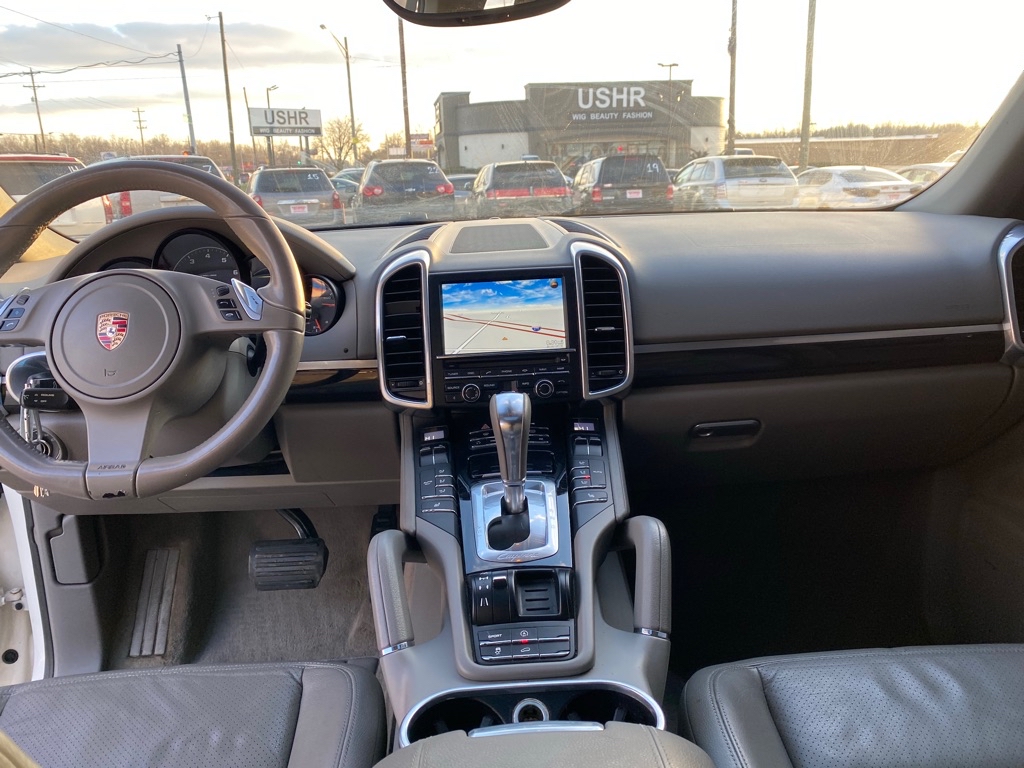Photo 9 of this PORSCHE CAYENNE