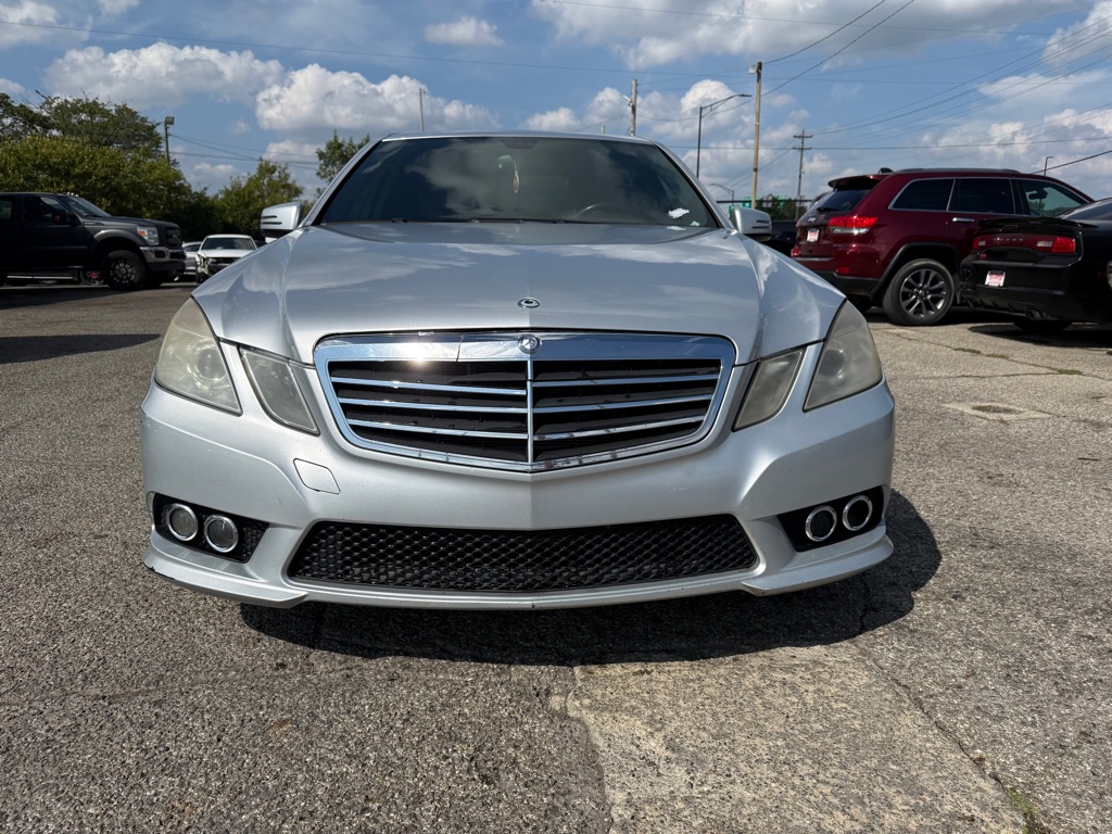 Photo 3 of this MERCEDES-BENZ E-CLASS