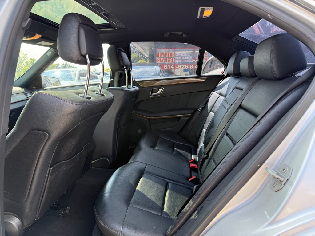 Photo 8 of this MERCEDES-BENZ E-CLASS