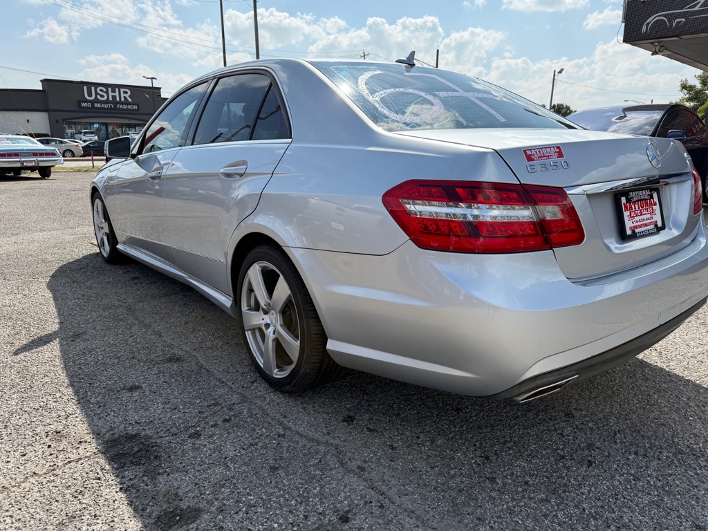 Photo 4 of this MERCEDES-BENZ E-CLASS