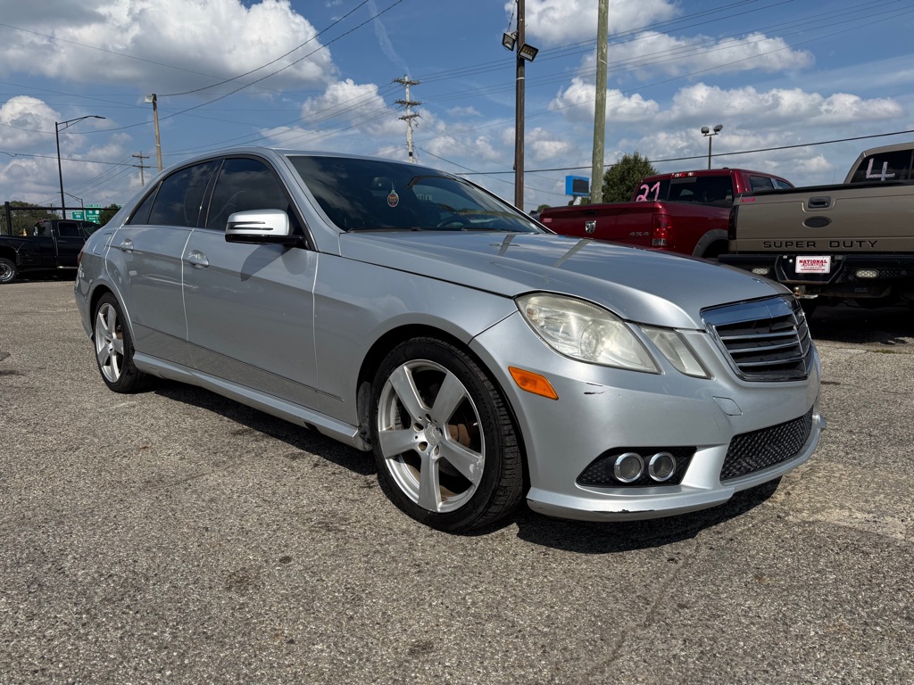 Photo 2 of this MERCEDES-BENZ E-CLASS