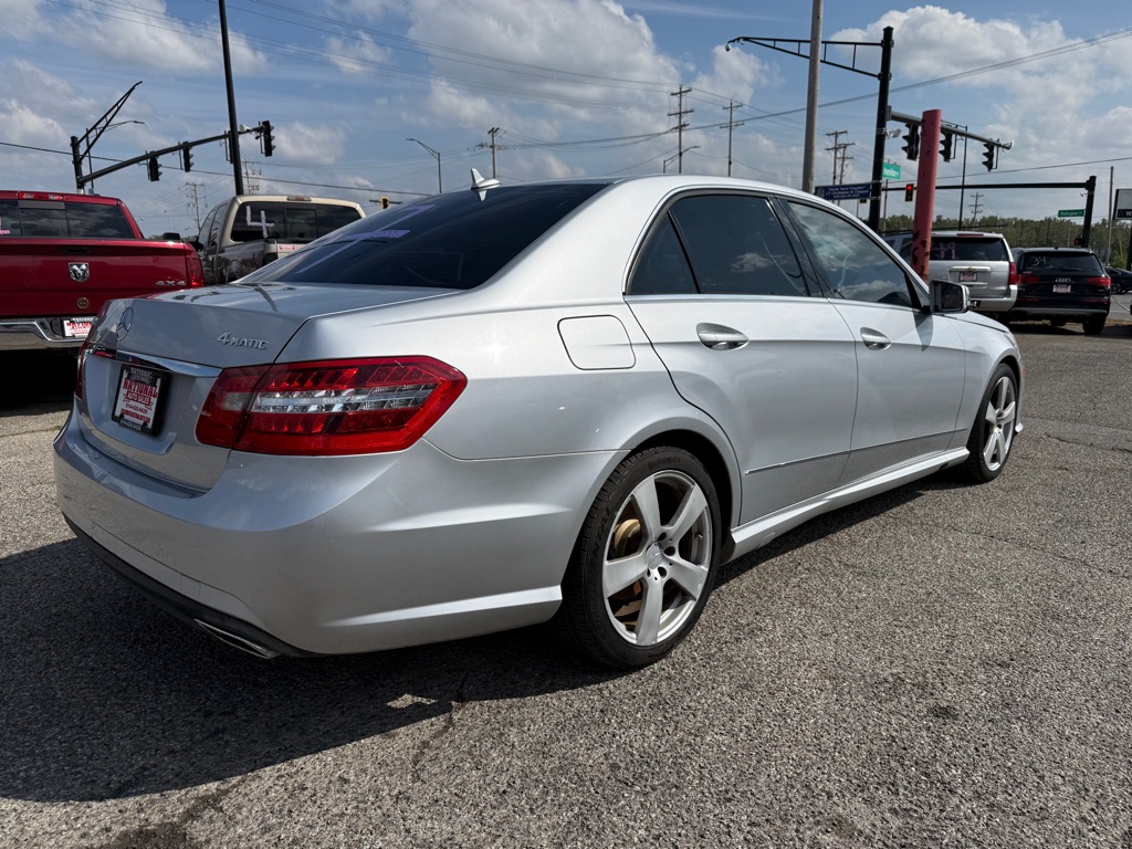 Photo 5 of this MERCEDES-BENZ E-CLASS