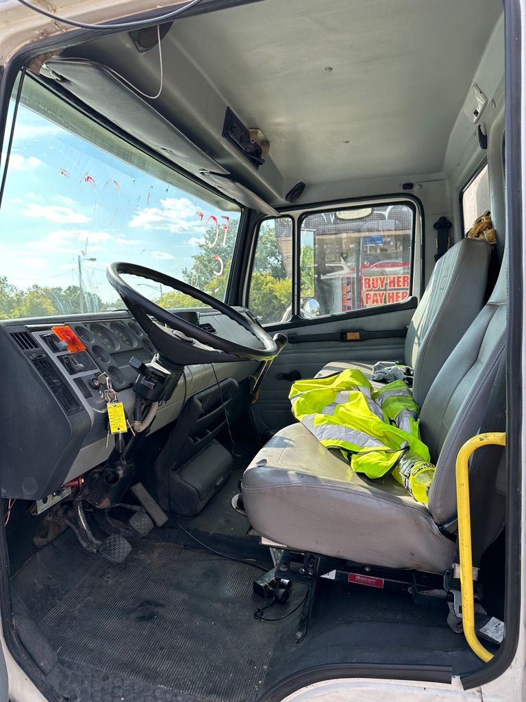 Photo 7 of this FEIGHTLINER FL60